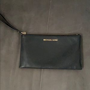 Micheal Kors wristlet